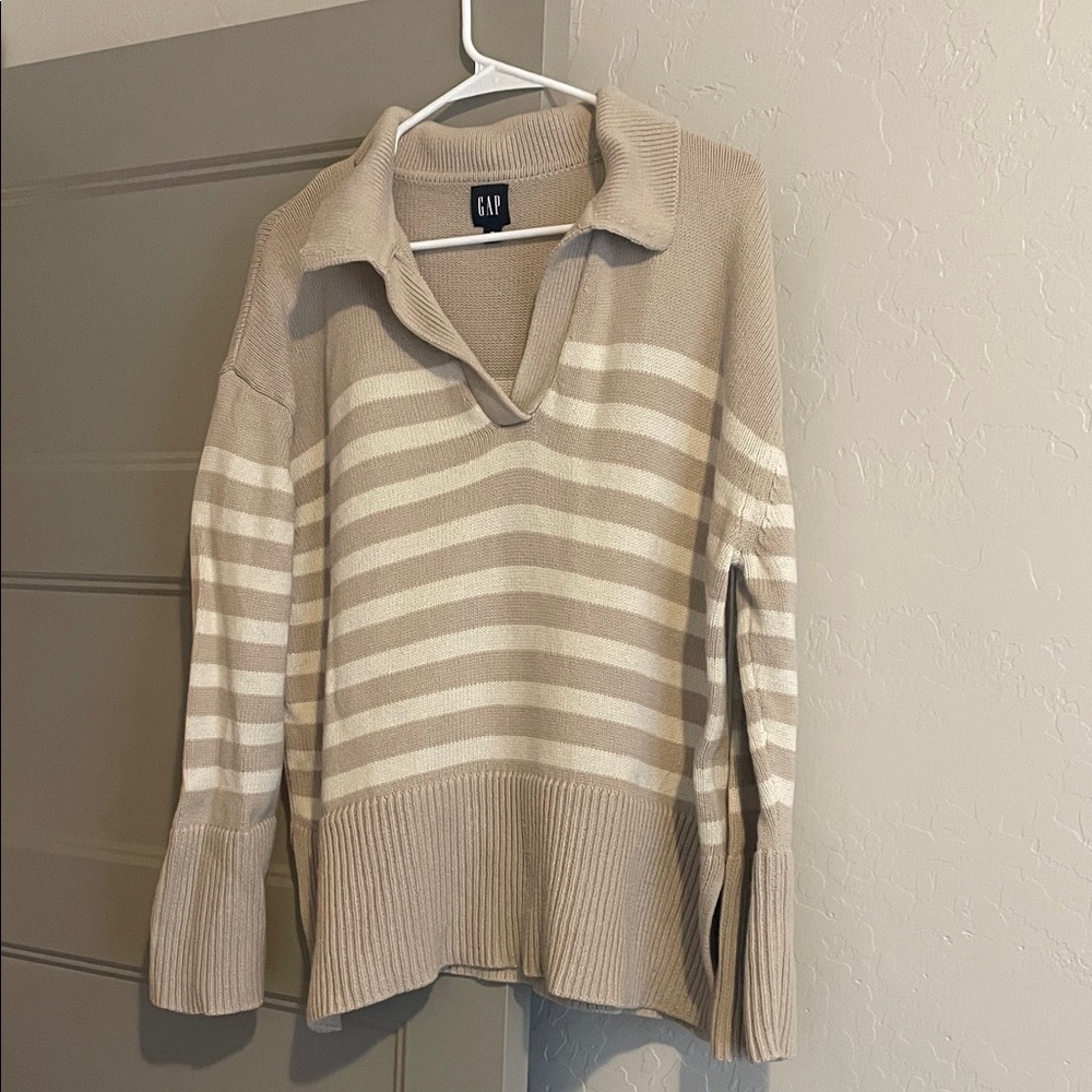 GAP Beige and Cream Striped V-Neck Sweater